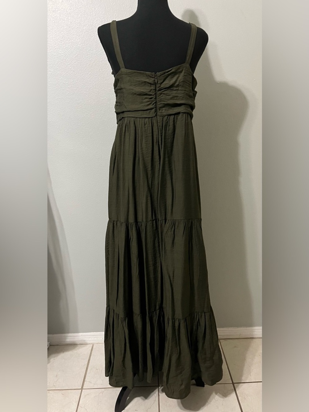Express Maxi dress. Olive green. Size M. Pre-Owned Condition-Very Good - Picture 2 of 3